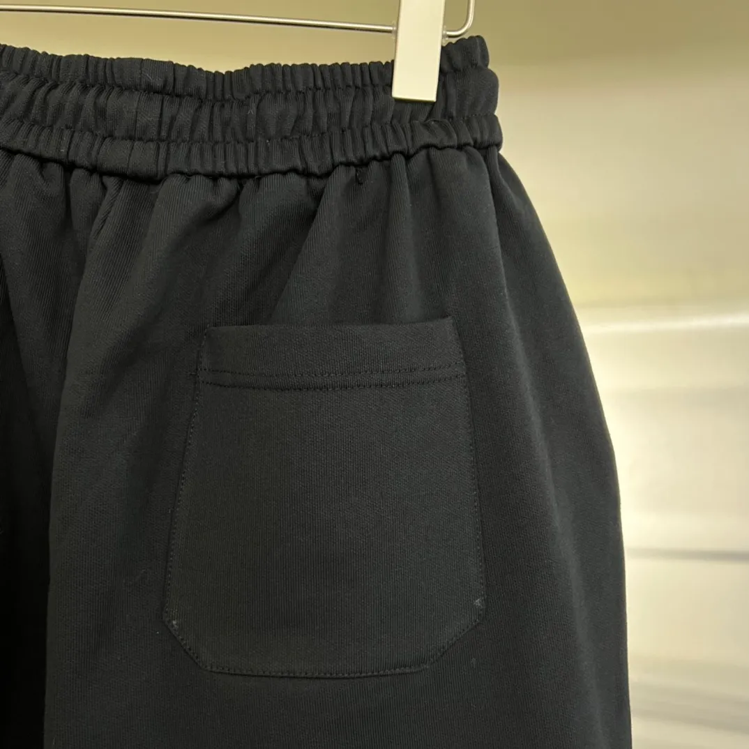 P180 Style: Chrome Hearts/Chrome Hearts Shorts Fabric: 380g pure cotton fabric 100% cotton Color: Black Size: S M L XL No gender distinction, same style for men and women